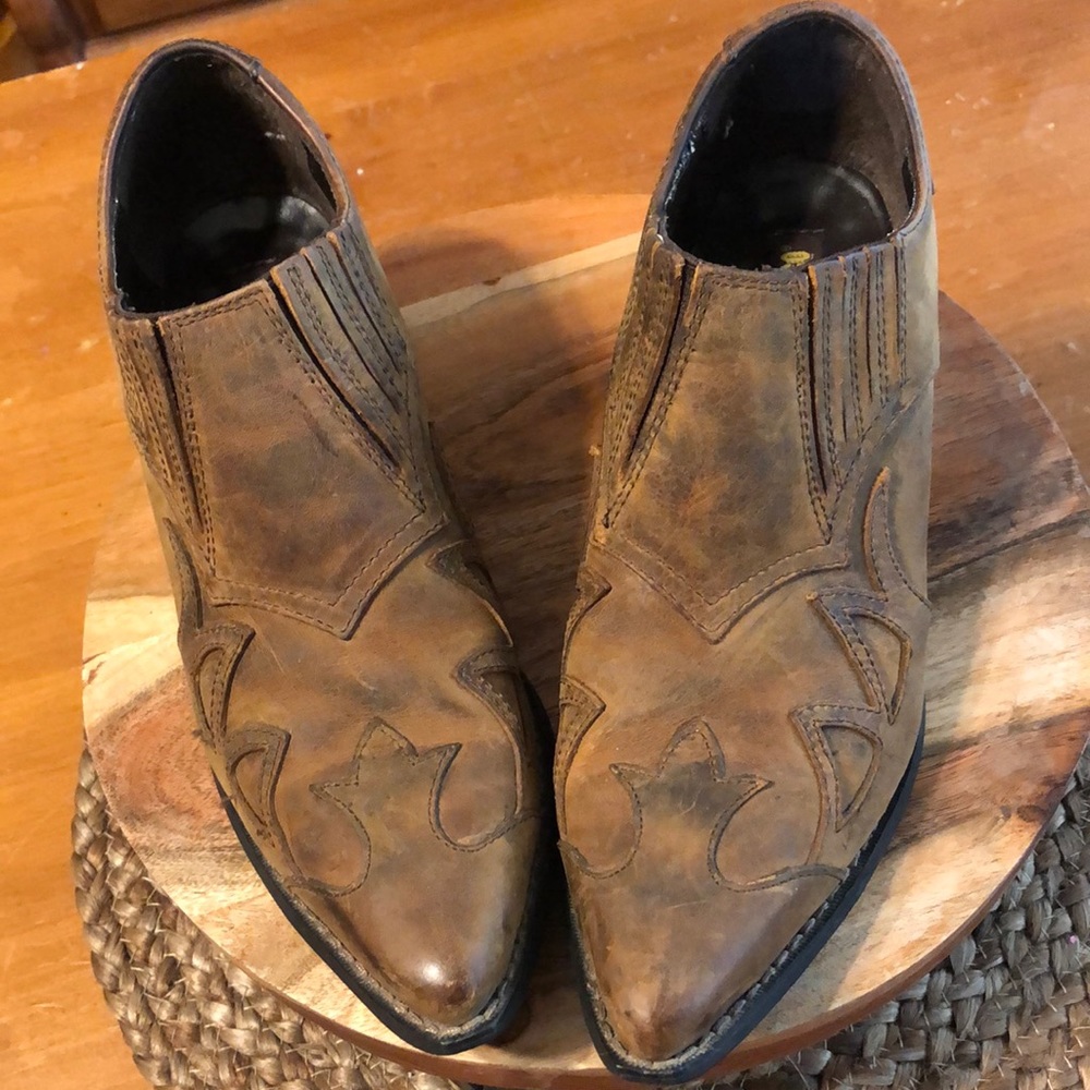 Barely worn Durango leather booties 8M